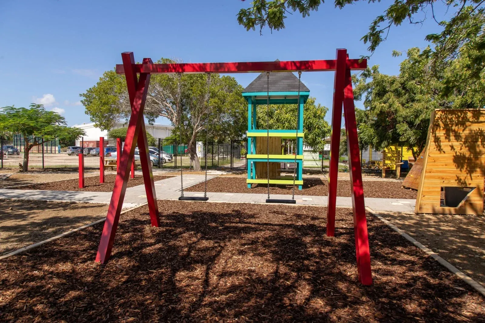 Kolegio San Luis Bertran in Rincon heeft een nieuwe kinderspeelplaats!