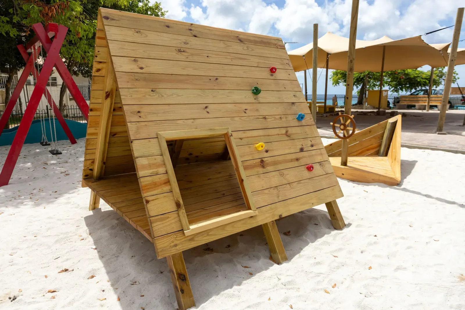 Nieuwe speeltuin voor Parke Tului bijna klaar voor opening, foto 7